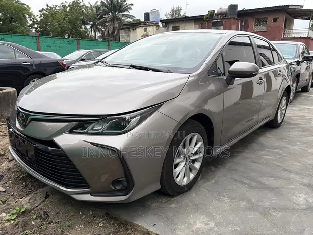 Toyota Corolla 2021 Gold - 1