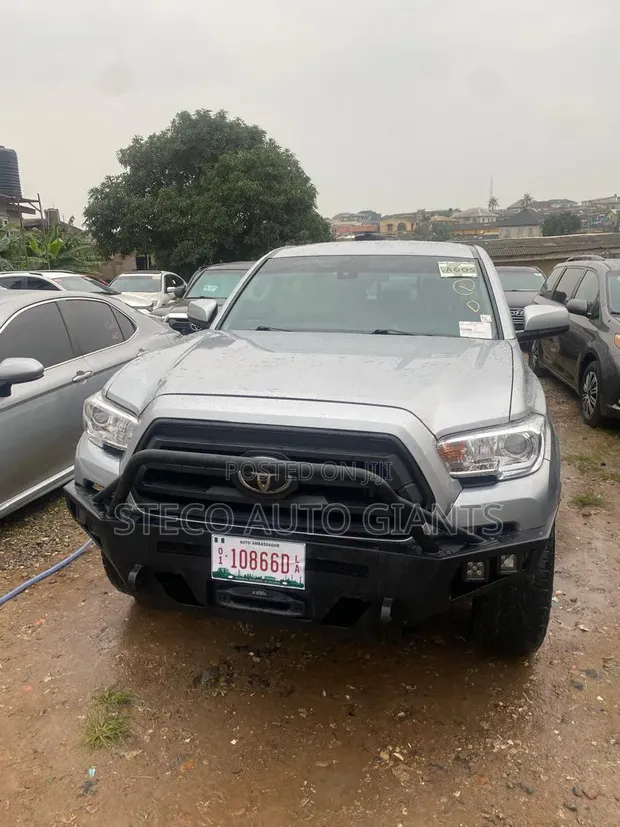 2022 Toyota Tacoma Silver - 1