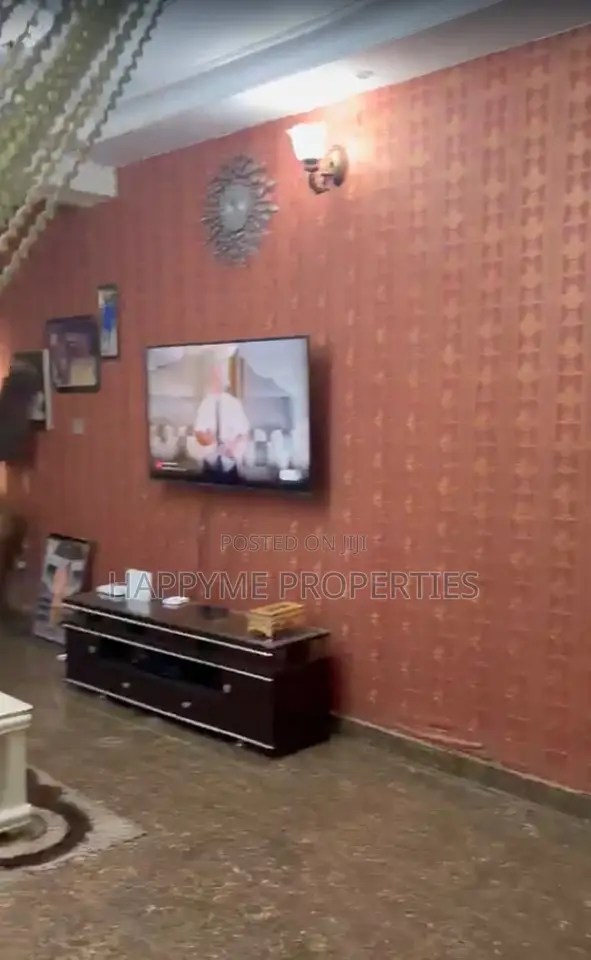 Gidan Bungalow Mai Dakuna 3 da Kayan Saka a Tsohon Kwaryatar Majalisar Dokoki, Maitama - 1