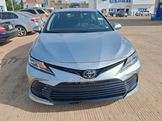 Toyota Camry 2023 Silver - 1