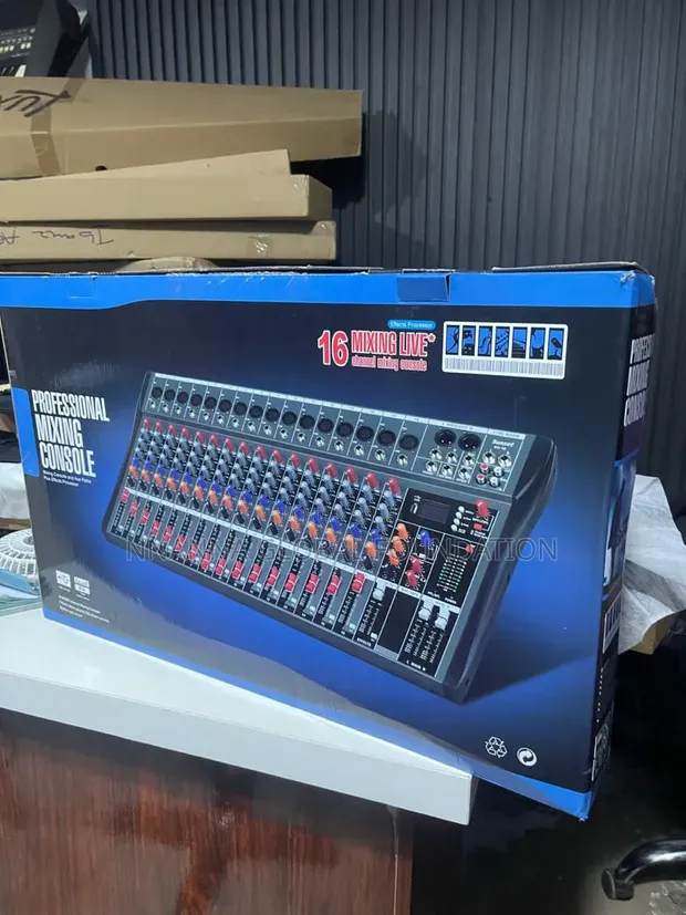 16-Channel Professional Mixing Console - Yamaha - 1