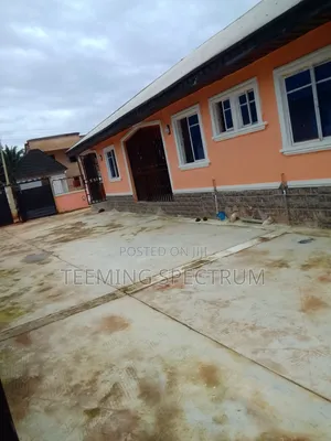 Gidan Kwalba 1 Bedroom don Sawa a Benin City