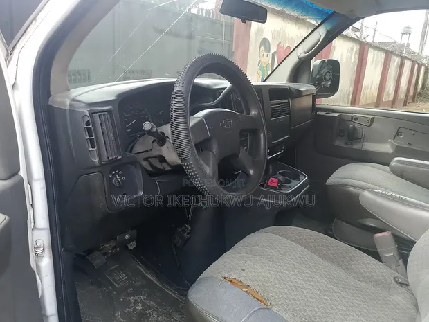 Chevrolet 3500 2006 White - 1