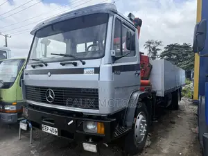 Mercedes-Benz 1317 Na Waje Da 4 Ton Hiab