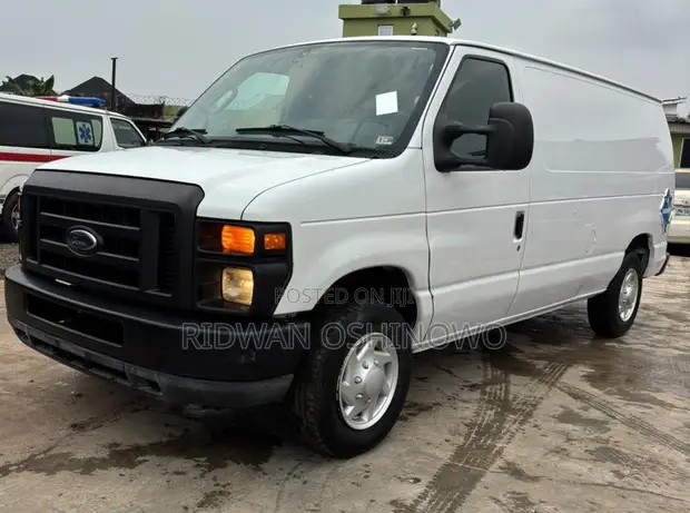 Ford E-150 2011 Fari - 1