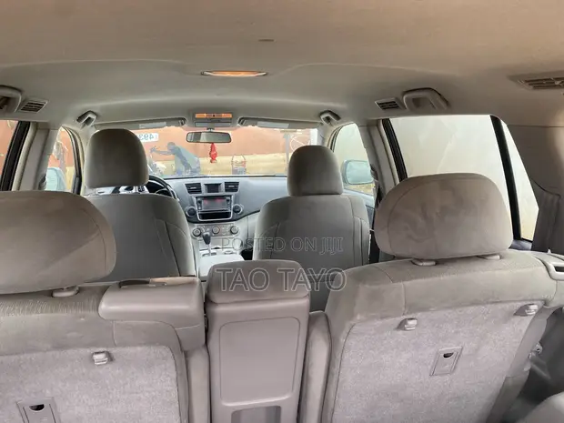 Toyota Highlander 2012 White - 1