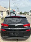 2019 Hyundai Elantra Black - 5