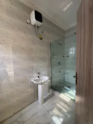 4-Bedroom Duplex a Orchid Estate, Chevron don haya