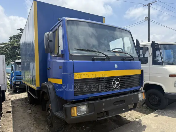Mercedes-Benz 814 Truck Mai Kwantena (Amfani da Kasashen Waje) - 1