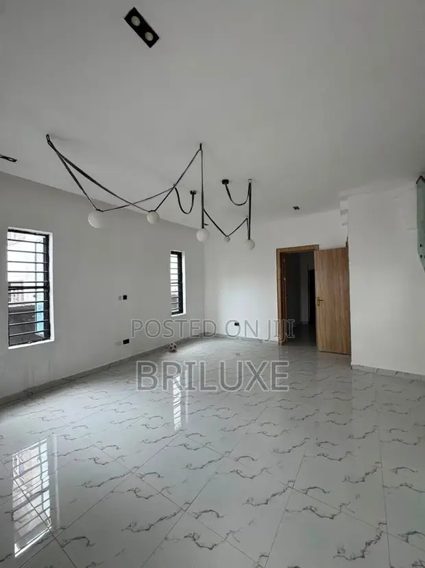 4 Bedroom Luxury Duplex da BQ a Orchid Estate, Chevron - 1