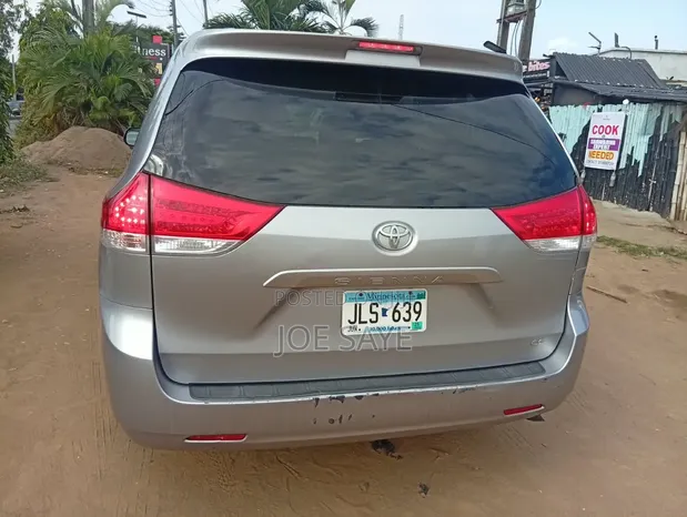 2012 Toyota Sienna LE 8 Passenger - 1