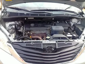 2012 Toyota Sienna LE 8 Passenger