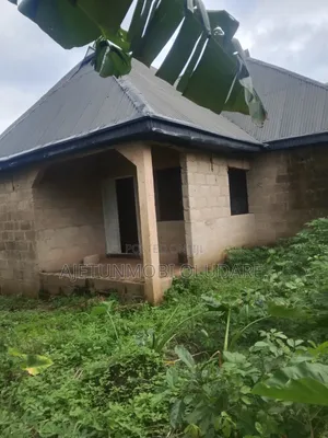 2-Bedroom Bungalow da ba a gama ba don siyarwa a Ado Ekiti