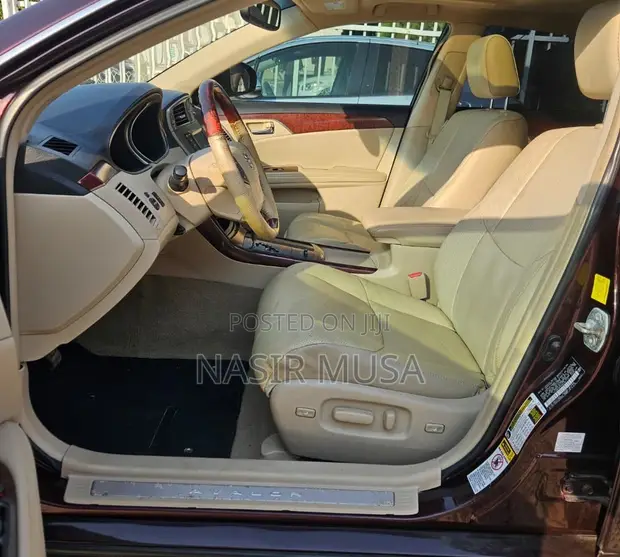 Toyota Avalon 2012 Gray - 1