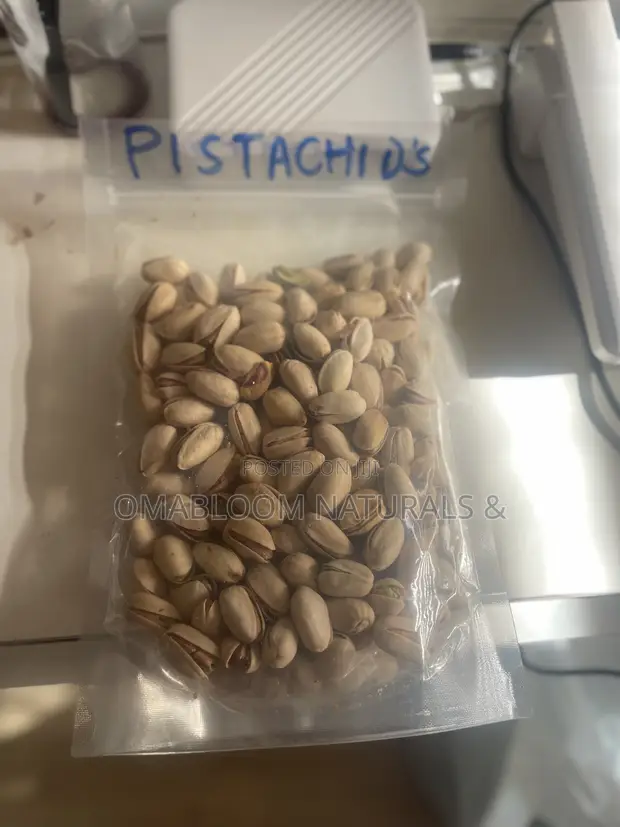 Premium Pistachios (100g) - 1