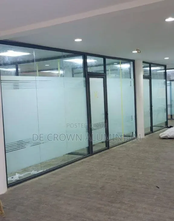 K2000 Aluminium Ofishin Partition Tare da Frosted Glass - 1