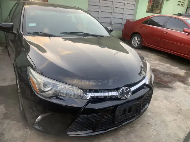 2017 Toyota Camry SE Sedan - 1