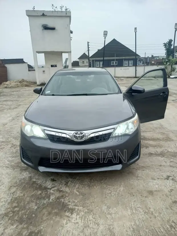 Toyota Camry 2013 Gray - 1
