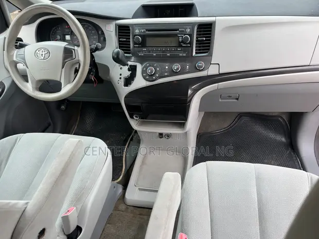 2011 Toyota Sienna LE 8-Passenger Minivan - 1