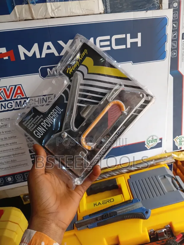 Heavy-Duty Staple Gun Tacker - 1