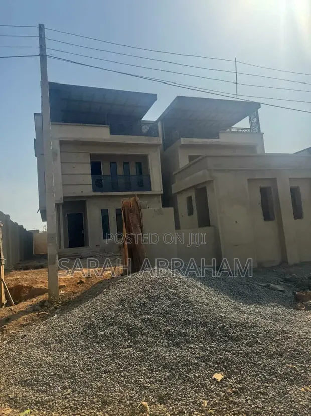 Gidan Bedroom 5 don Siyarwa a FO1, Kubwa - 1