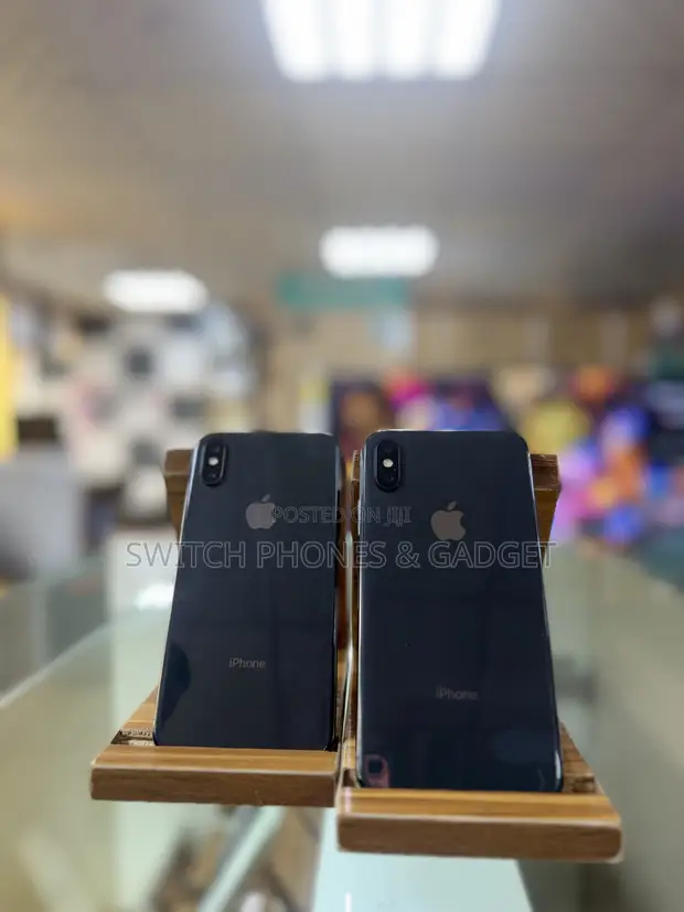 Apple iPhone X 64GB Black - 1
