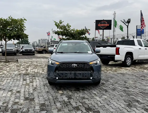 Toyota Corolla Cross LE 2024 Blue - 1