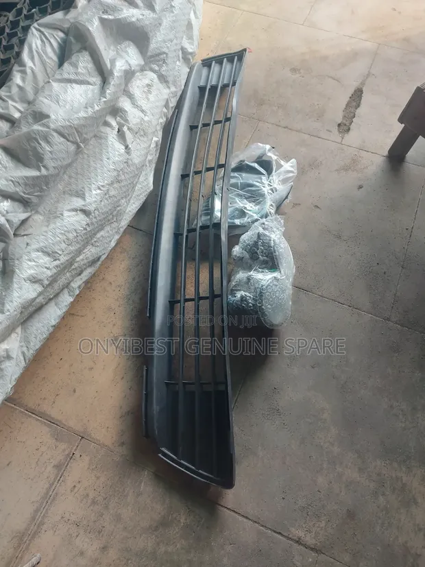 Down Grill na Toyota Corolla (2012) - 1
