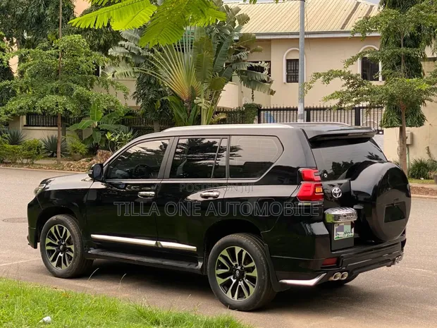 Toyota Land Cruiser Prado 2015 Black - 1