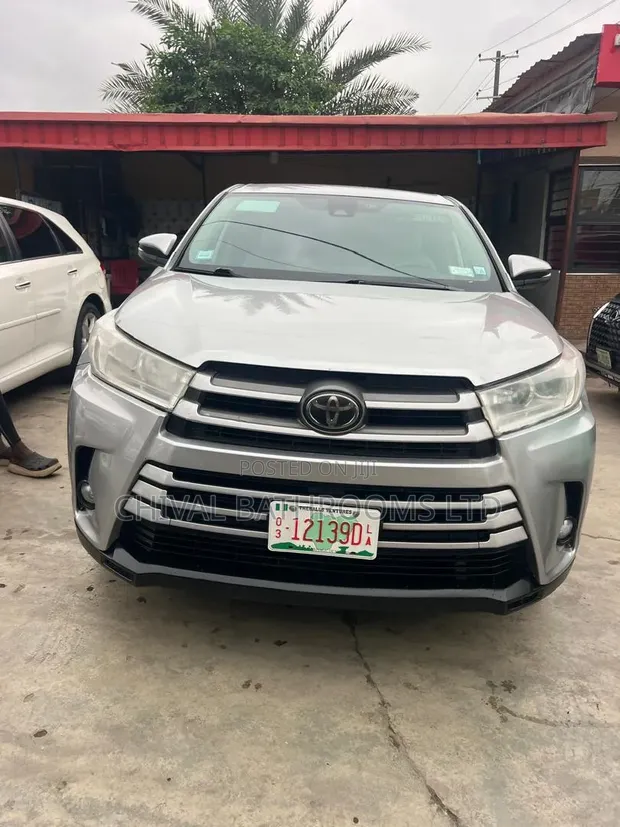 Toyota Highlander 2018 Silver - 1