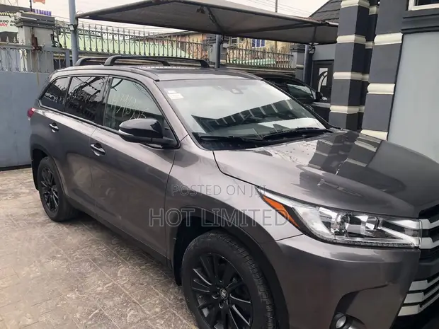 Toyota Highlander 2019 Grey - 1