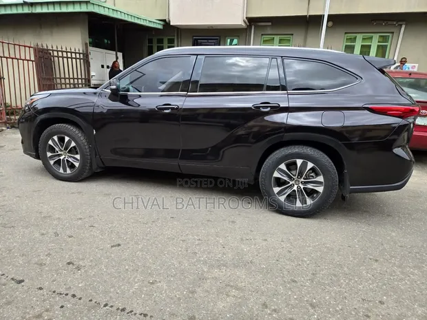 2022 Toyota Highlander Black - 1
