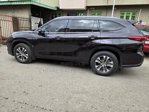 2022 Toyota Highlander Black