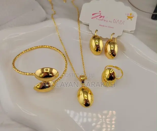 LR Jewelry Set - Gold Colour - 1