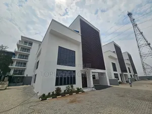 Gidan 5 Bedroom Mai Cikakken Tsarin Zama a Banana Island don Hayarwa