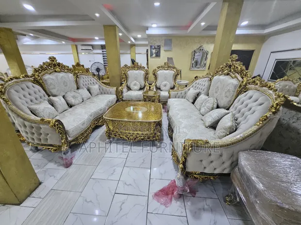Royal Egyptian Sofa Mai Zama 8 Da Teburin Tsakiya Da Taburmai - 1