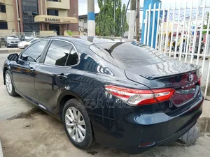 2018 Toyota Camry LE FWD (2.5L) Black