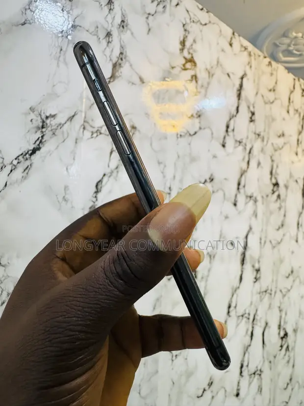 Apple iPhone 11 Pro Max 256GB Gray - 1