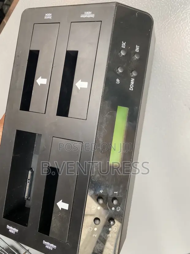 StarTech.com 4-Bay HDD/SSD Mai Kwafin Bayanai da Dock - 1