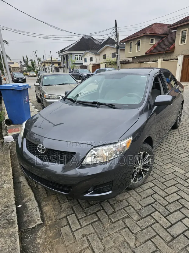 Toyota Corolla 2010 Gray - 1