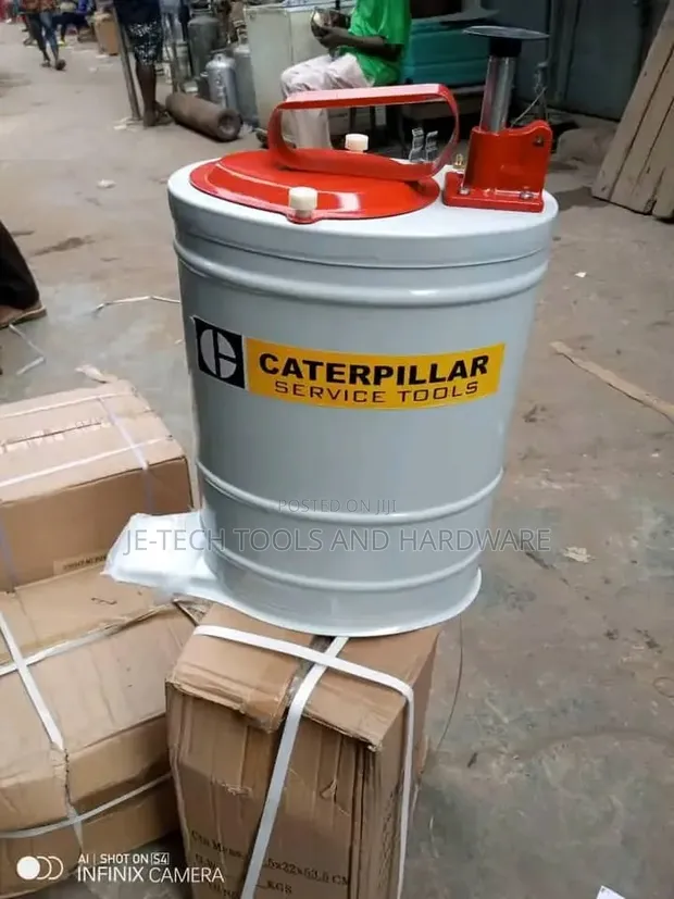 Caterpillar (CAT) Manual Grease Bucket Pump - 1