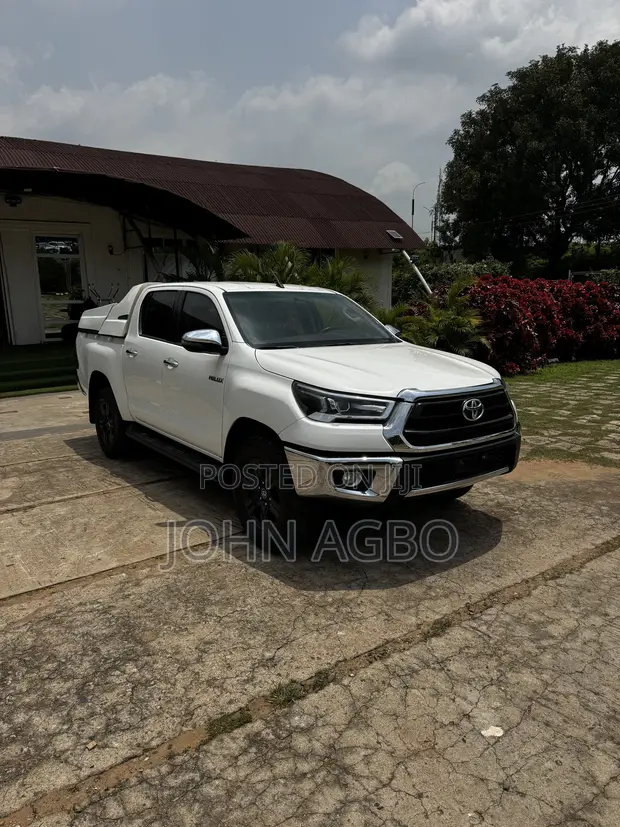 Toyota Hilux 2021 Fari - 1