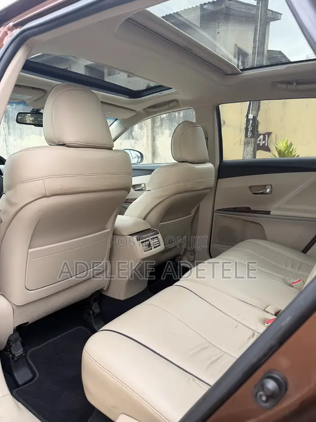 2011 Toyota Venza AWD Brown - 1