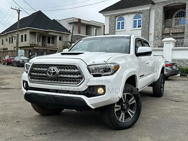Toyota Tacoma TRD Sport 2018 White - 1