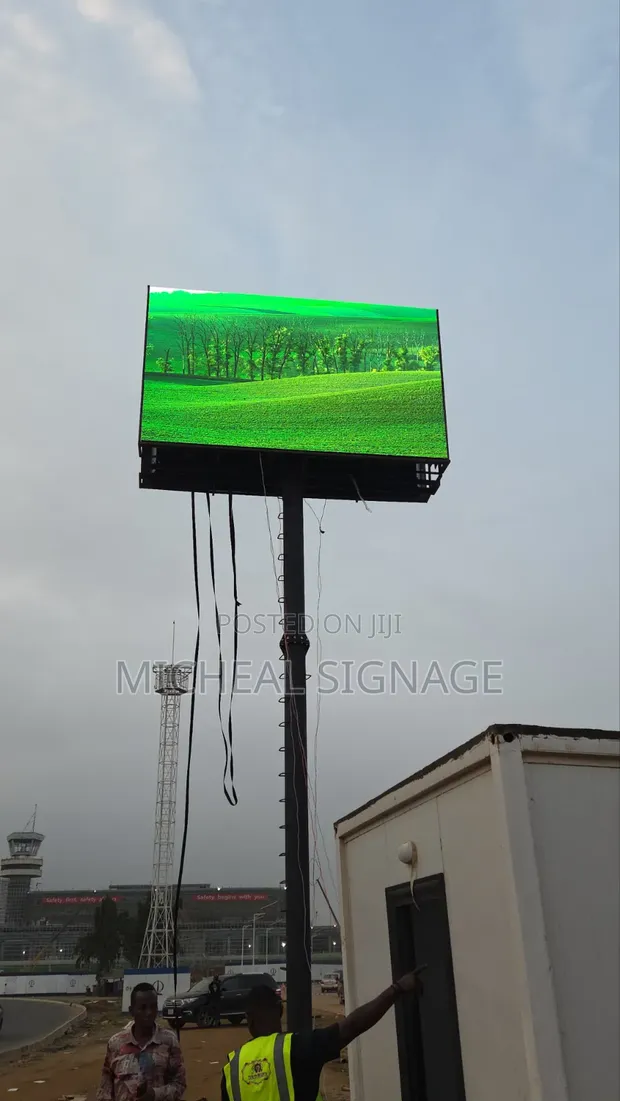 Sabon 30sqm Biyu-Biyu Babban Allon LED - An Shigar a Filin Jirgin Sama - 1
