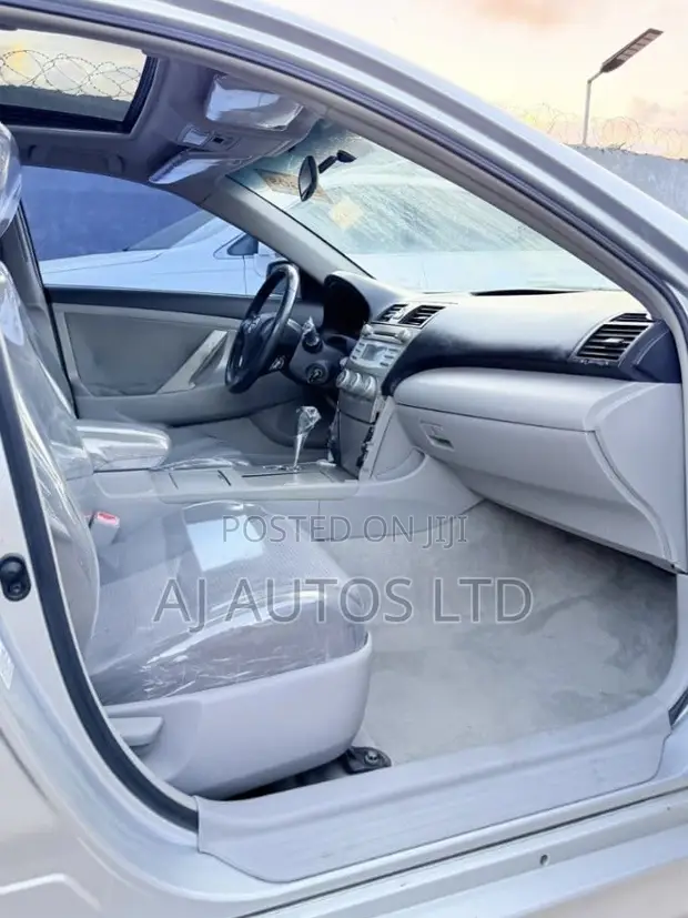 2009 Toyota Camry SE V6 Silver - 1