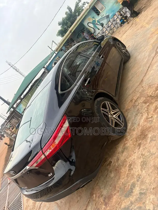 2014 Toyota Avalon XLE Sedan - Black - 1