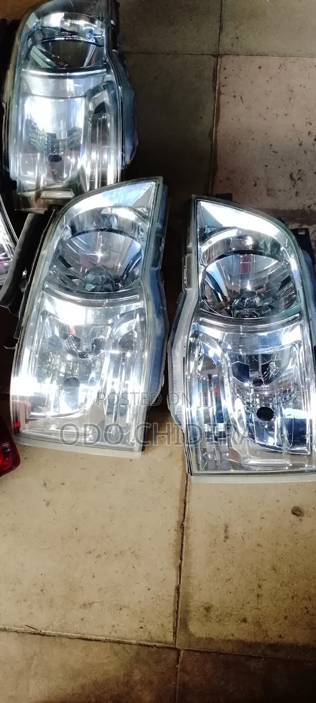Toyota Hiace Head Lamp - 1