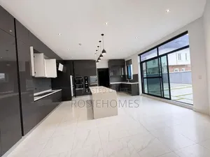 Gidan Bacci 5-Bedroom Mai Cikakken Tsarin Zama a Pinnock Beach Estate, Osapa London