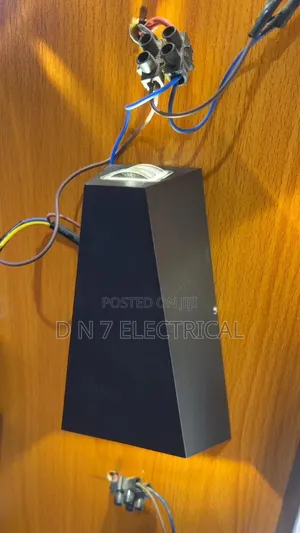 Modern Outdoor LED Wall Light - Black